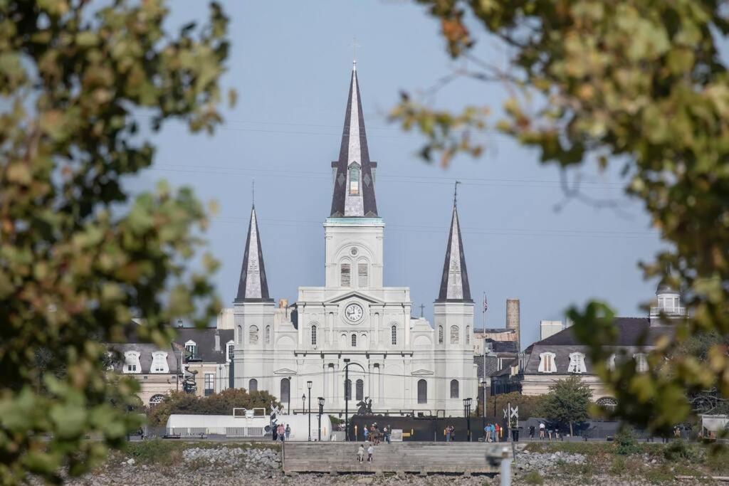 Beautifully Updated New Orleans Home Exterior photo